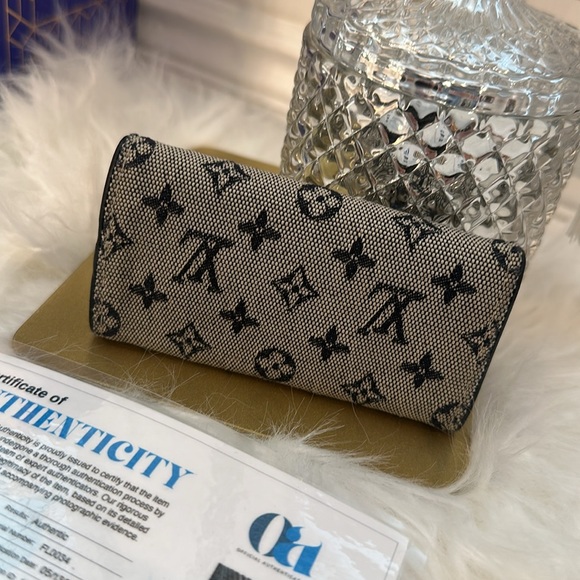 Louis Vuitton Monogram Navy Mini Lin 4 Key Case with COA - Picture 7 of 7